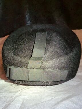 Vintage 1950s Black Wool Felt Pillbox Hat Melosoie Henry Pollak Size 6 3/4 Small